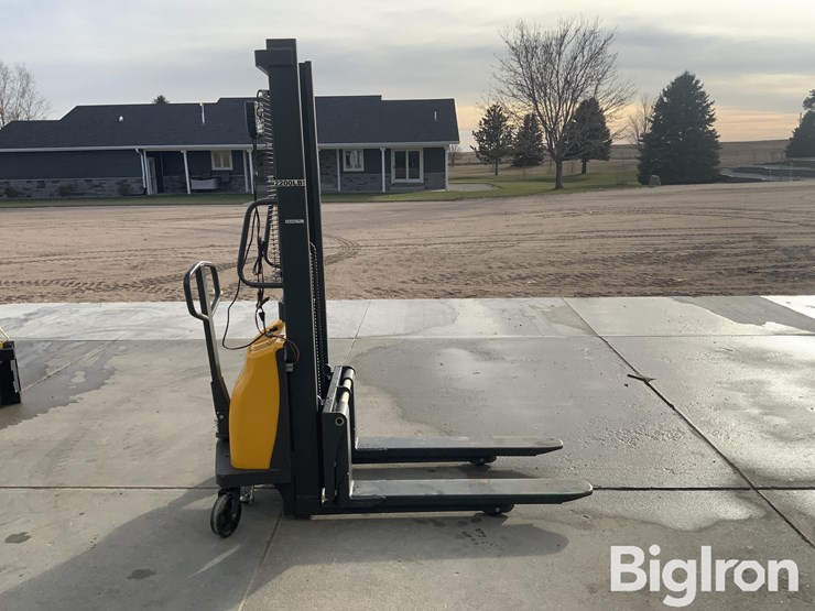 2200lb-electric-pallet-mover-image-4