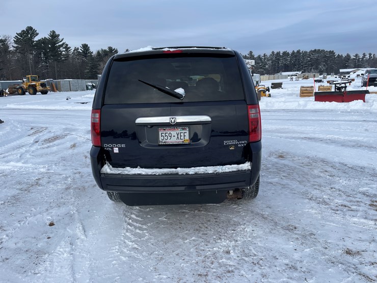 2010-dodge-grand-caravan-image-11