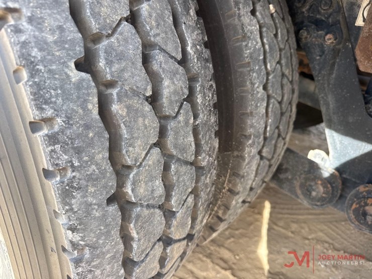 2013-kenworth-t800-image-19