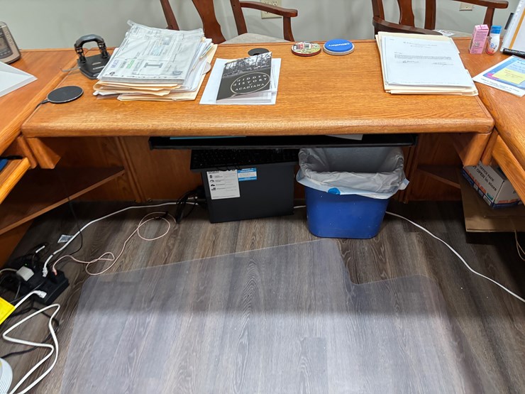 #203-•-desk-with-matching-file-cabinets-image-7