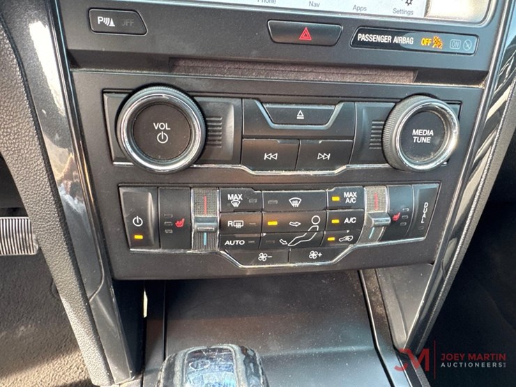 2017-ford-explorer-xlt-image-27