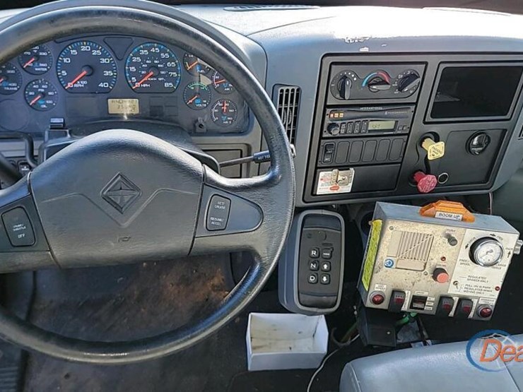 2005-international-durastar-4300-image-19
