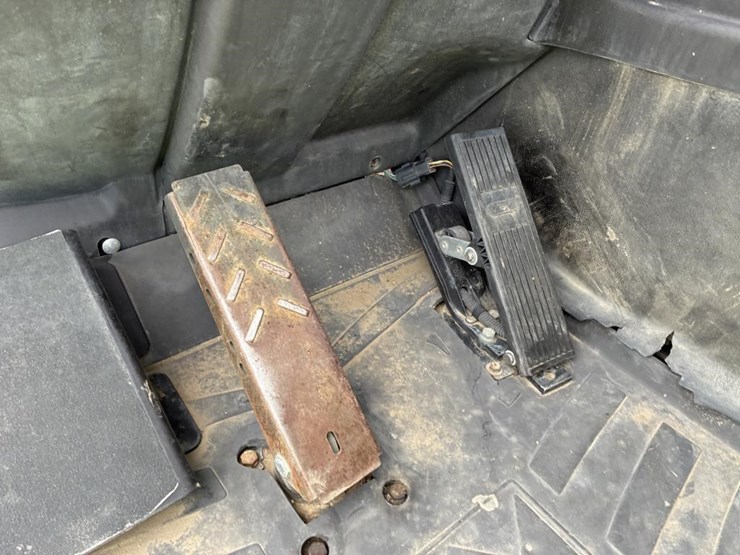 2015-genie-gth-10telescopic-reach-lift-image-16