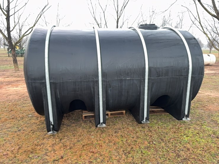 3235-gallon-black-poly-tank-with-straps---brand-new!!!-never-had-anything-in-it-and-has-been-inside-the-shed-since-bought-image-4