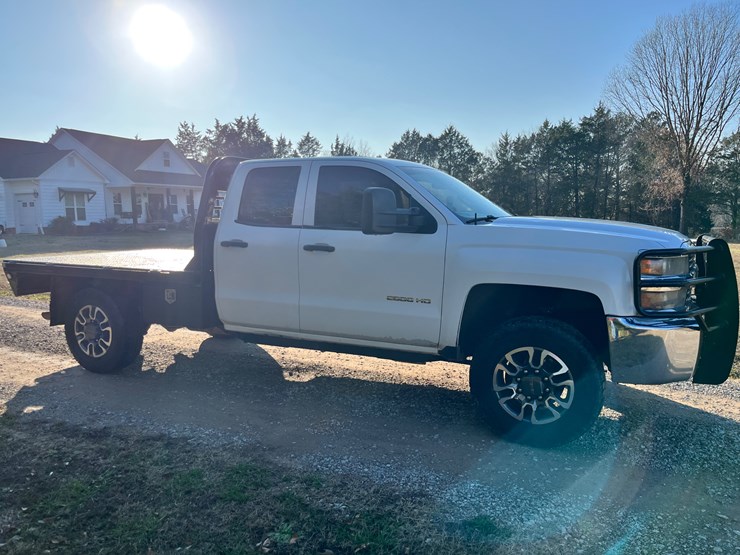 2015-chevrolet-2500-image-3