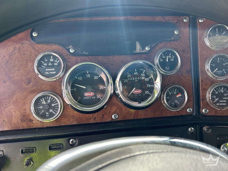 2004-peterbilt-357-image-15