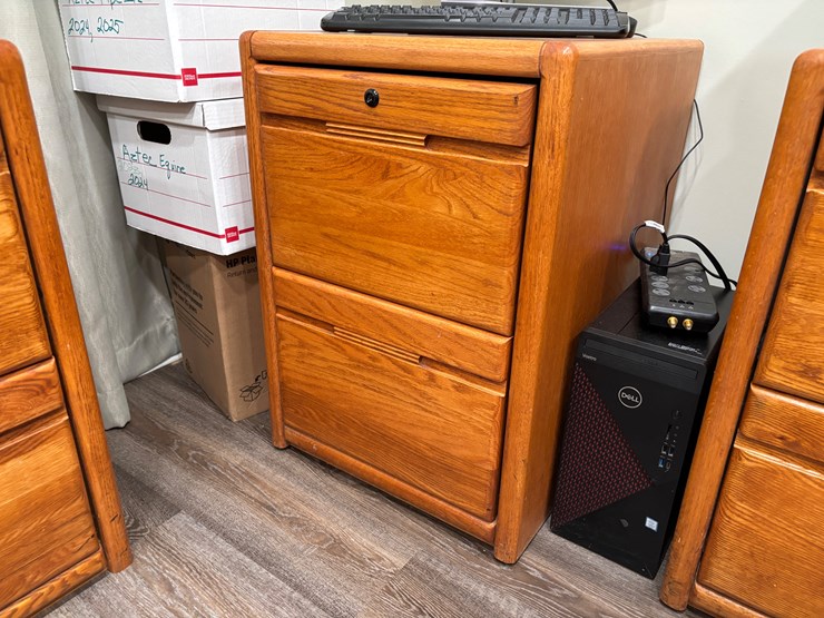 #203-•-desk-with-matching-file-cabinets-image-4