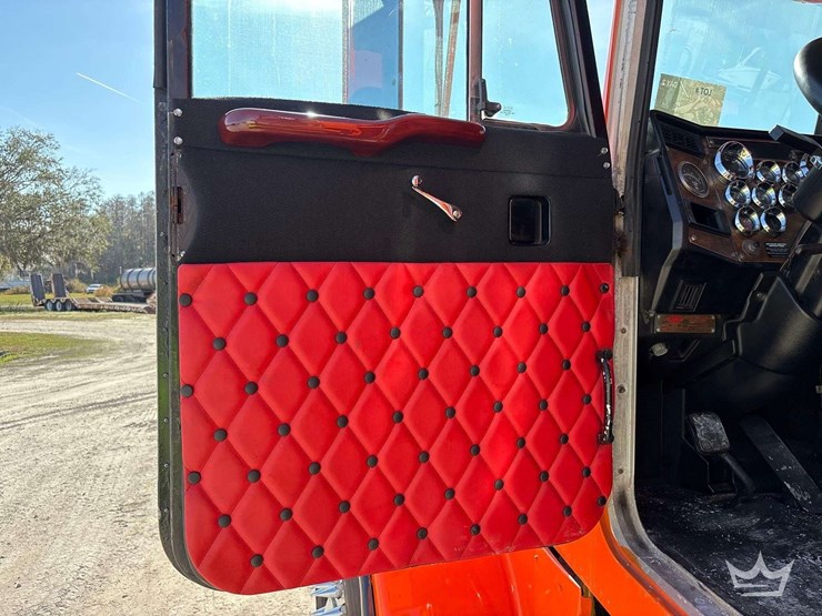 2000-peterbilt-378-image-21