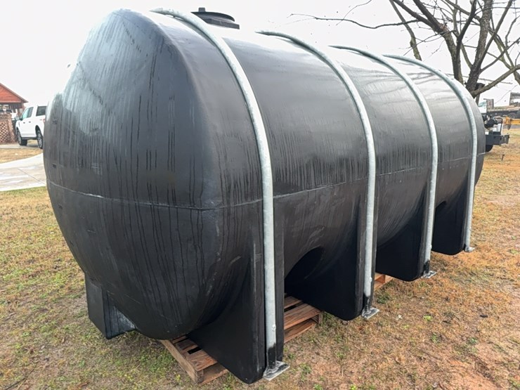 3235-gallon-black-poly-tank-with-straps---brand-new!!!-never-had-anything-in-it-and-has-been-inside-the-shed-since-bought-image-13