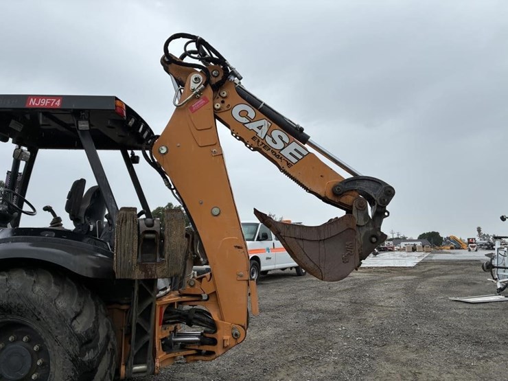 2019-case-580sn-image-10