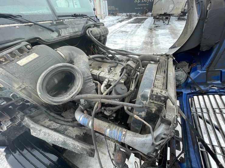 #308-•-2005-freightliner-columbia-semi-tractor-(has-wi-title)-(denmark,-wi)-image-71