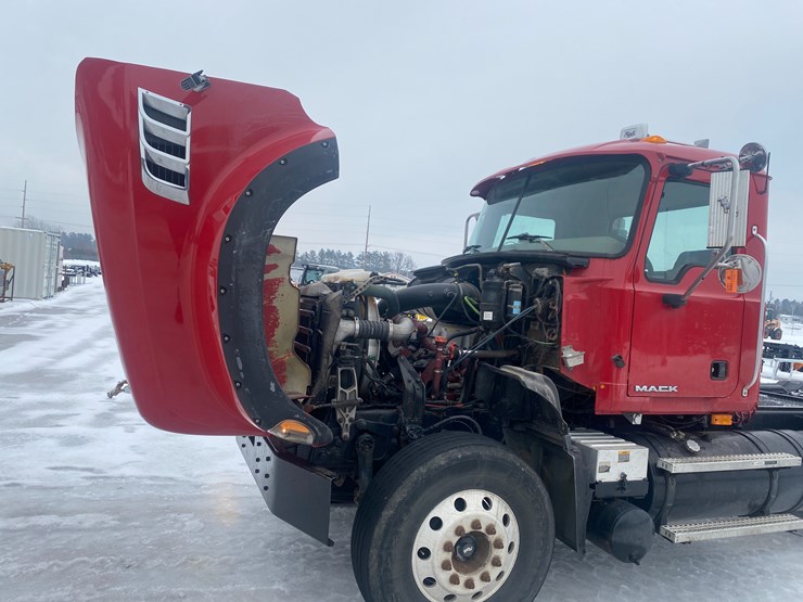 #302-•-2009-mack-gu713-semi-tractor-(has-wi-title)-(mosinee,-wi)-image-108
