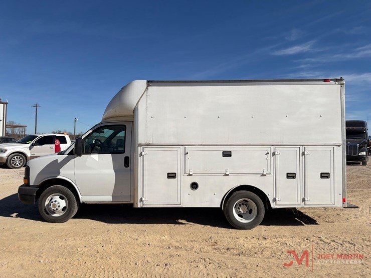 2013-chevrolet-3500-image-6