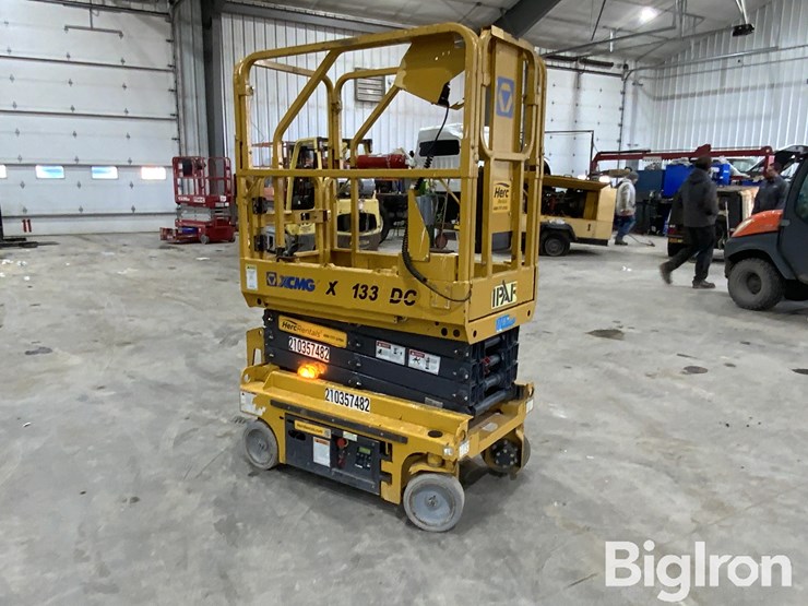 2021-xcmg-xg1330dc-electric-self-propelled-scissor-lift-image-3
