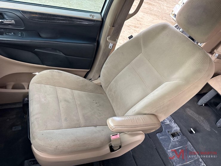 2015-dodge-grand-caravan-image-18