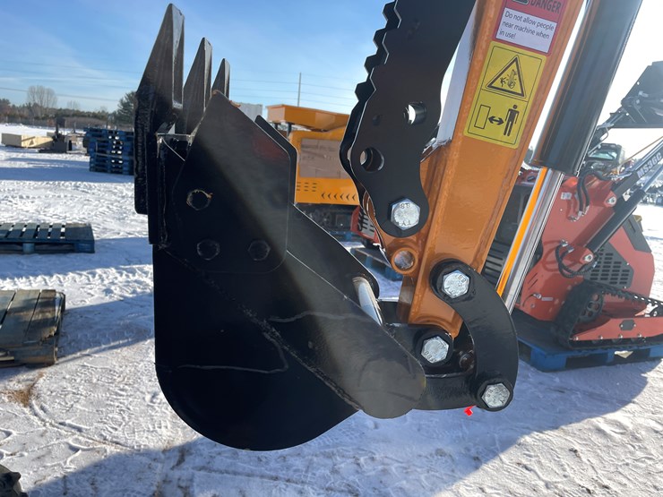 #130-•-miva-va13-mini-excavator-(mosinee,-wi)-image-18