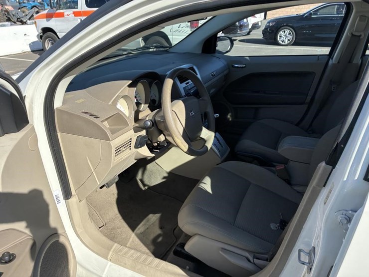 2009-dodge-caliber-image-11