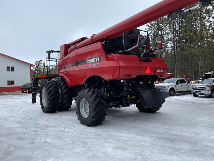 2017-case-ih-7240-image-11