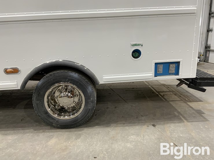 2009-gmc-topkick-image-18