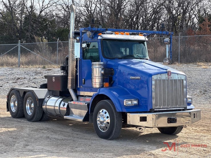 2013-kenworth-t800-image-1