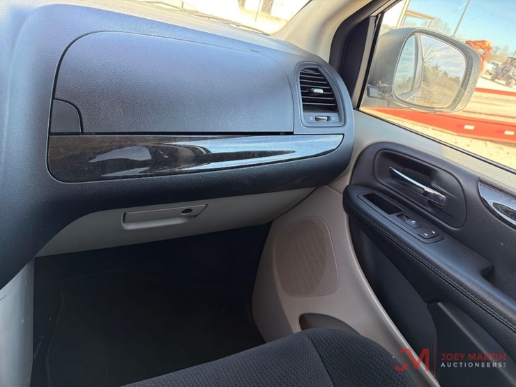 2016-dodge-grand-caravan-image-18