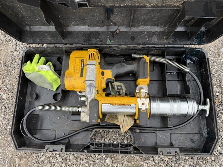#209-•-dewalt-battery-pack-operated-grease-gun-w/-case-image-2