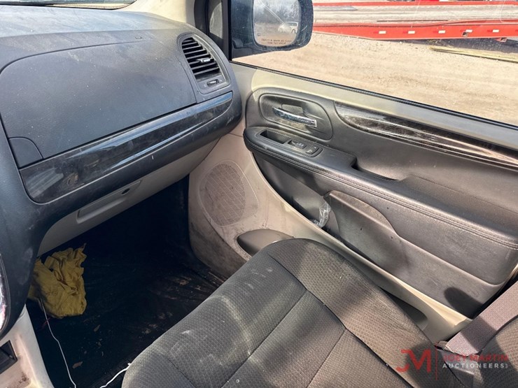 2016-dodge-grand-caravan-image-23