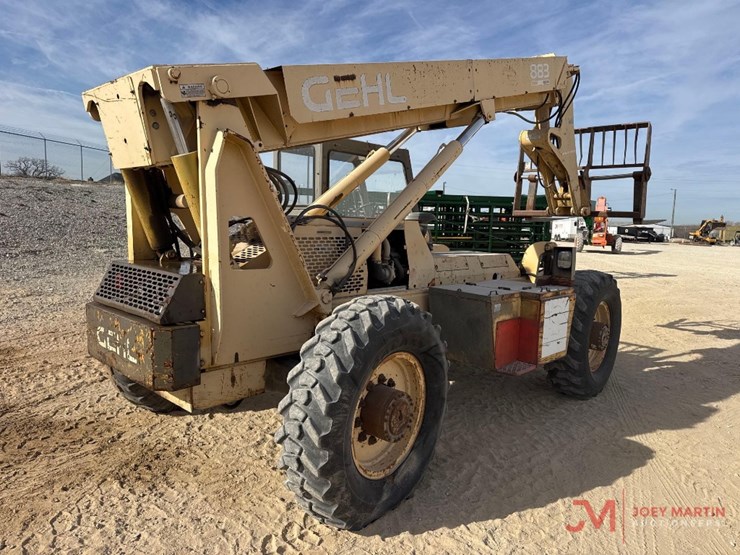 gehl-883-image-2