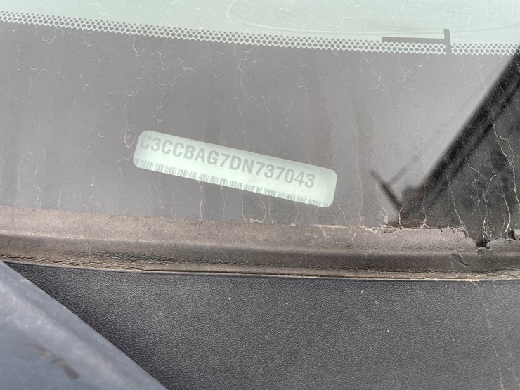 #111-•-2013-chrysler-200-(nm-title)-image-73