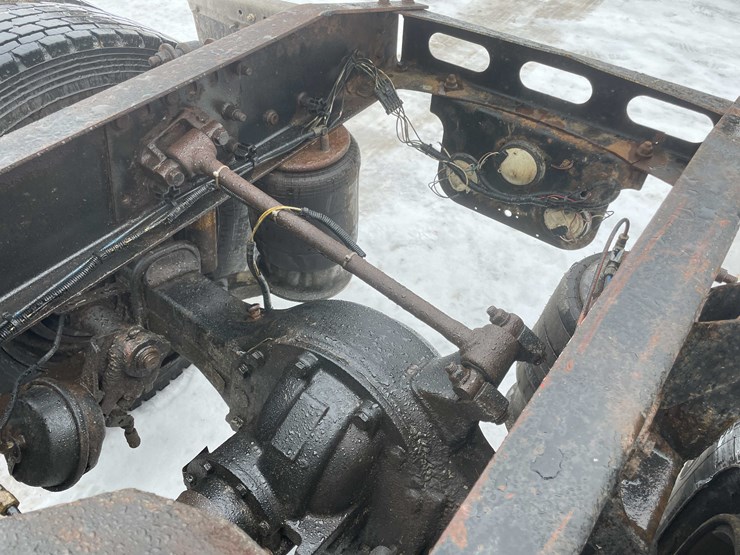 #308-•-2005-freightliner-columbia-semi-tractor-(has-wi-title)-(denmark,-wi)-image-43