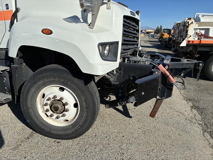 2021-freightliner-dump-truck-image-6