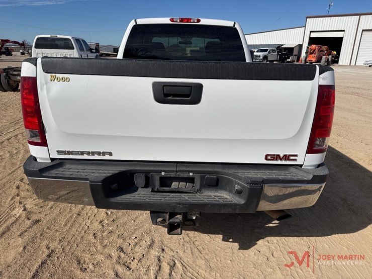 2012-gmc-sierra-2500-image-10