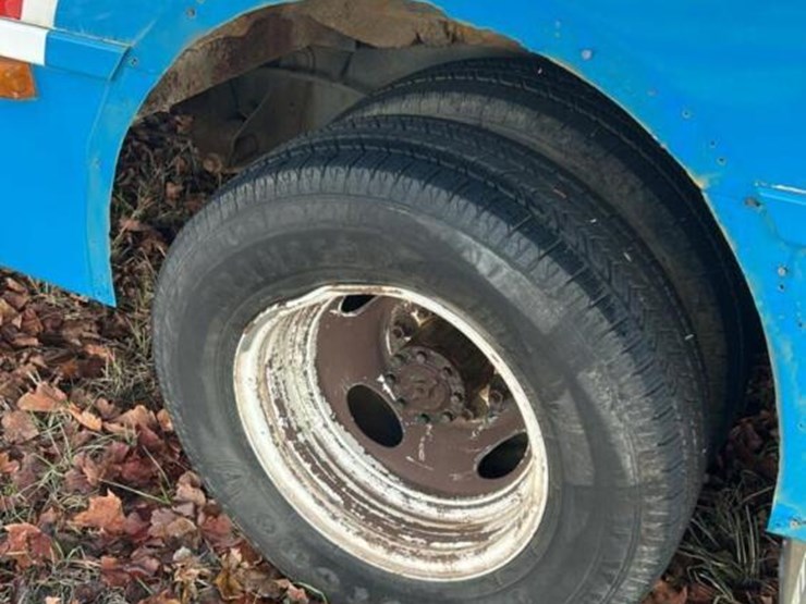 2005-ford-e350-image-9