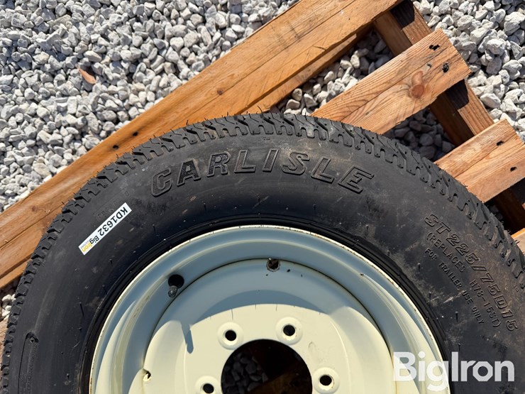 carlisle-st225/75r15-tire-&-5-bolt-rim-image-11