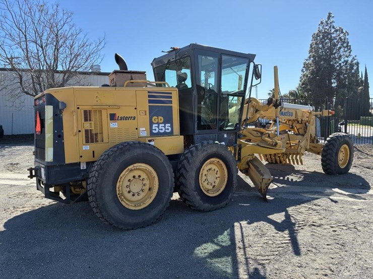 2004-komatsu-gd555-image-3