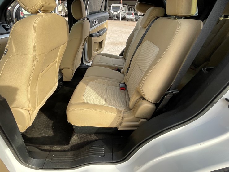 2017-ford-explorer-image-111