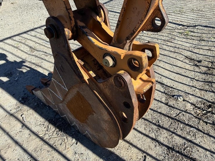 2004-case-580m-image-15