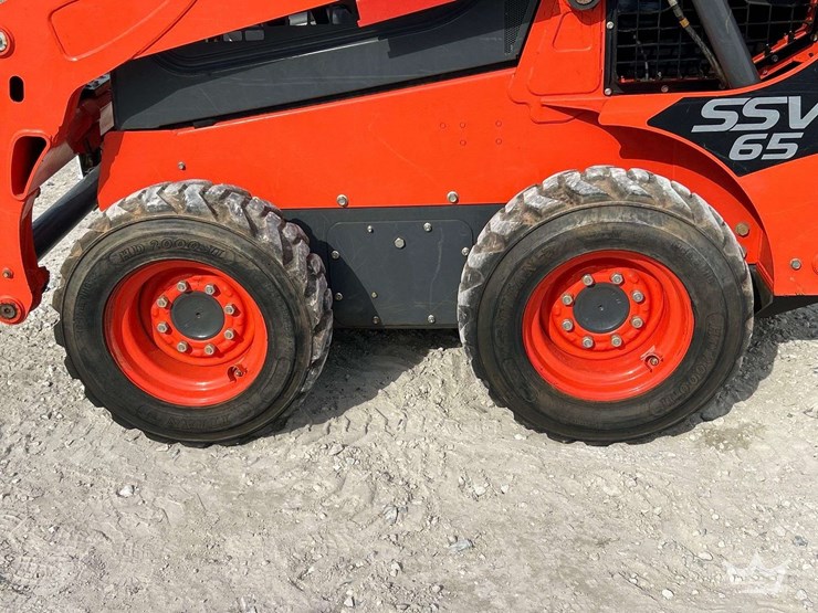 2020-kubota-ssv65-image-12