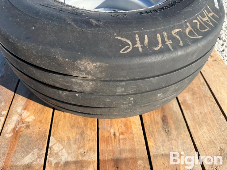 bkt-12.5l-15fi-load-range-f-tire-&-silver-8-bolt-rim-image-10