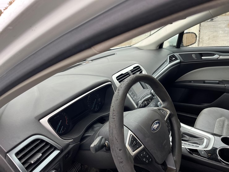 #20-•-government-agency-item-|-2013-ford-fusion-image-5