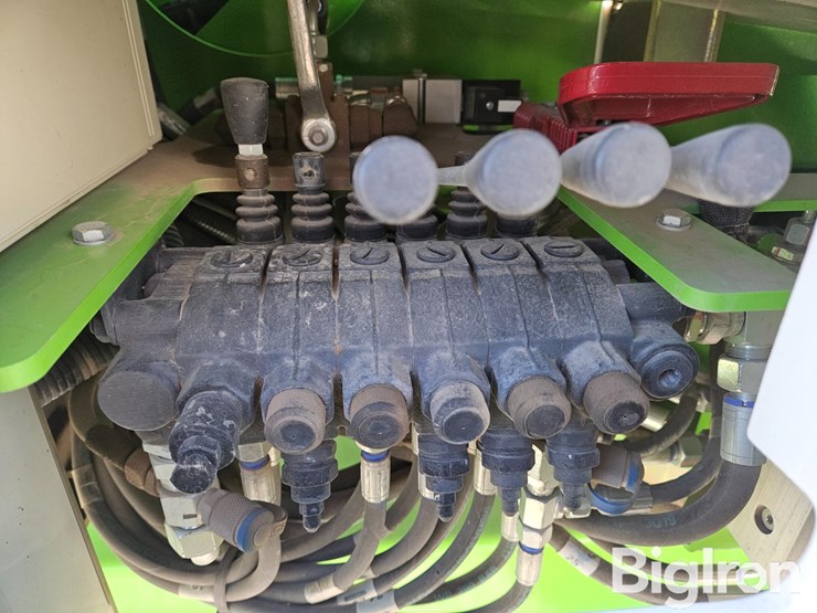 2020-nifty-lift-tm64tdt-mk2b-towable-self-propelled-articulated-boom-lift-image-16