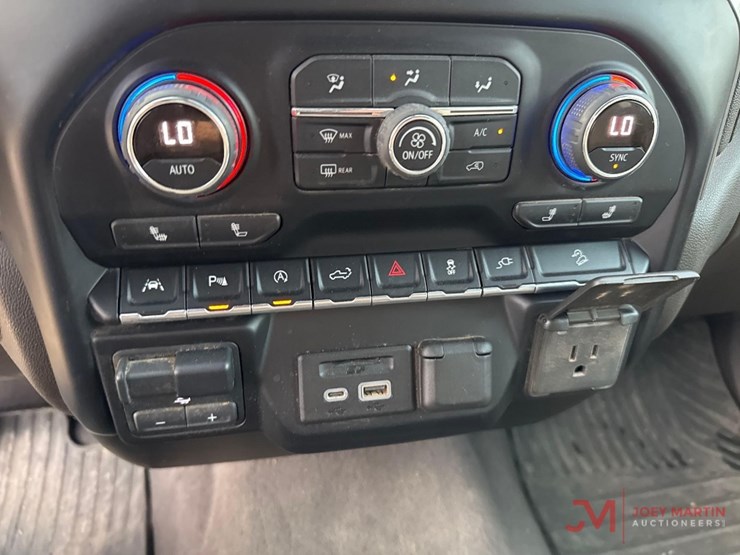 2020-chevrolet-1500-image-28