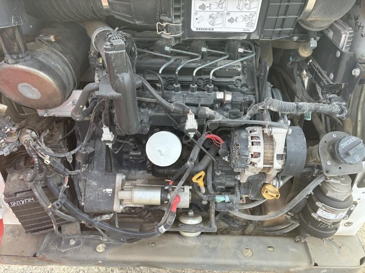 2018-bobcat-s570-image-12