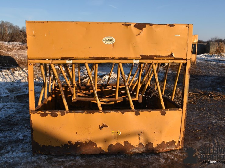 sioux-square-hay-max-feeder-image-1