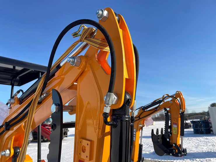 #132-•-miva-va13-mini-excavator-(mosinee,-wi)-image-30