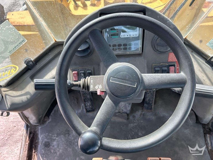 2004-deere-324h-image-20