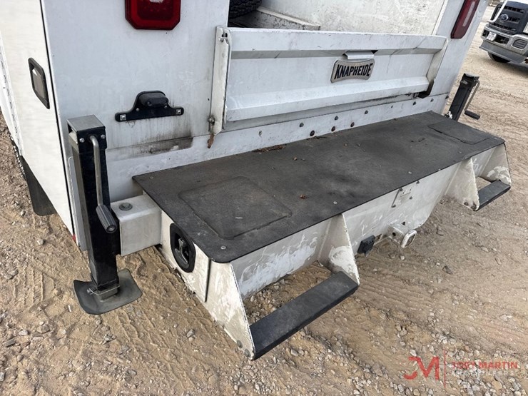 2016-chevrolet-silverado-3500-image-14