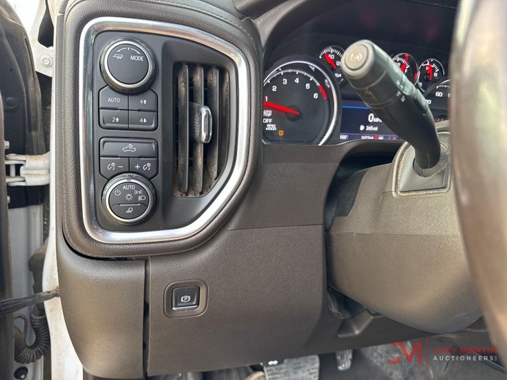 2020-chevrolet-1500-image-31