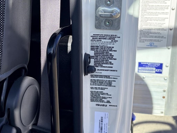2023-isuzu-nrr-image-21