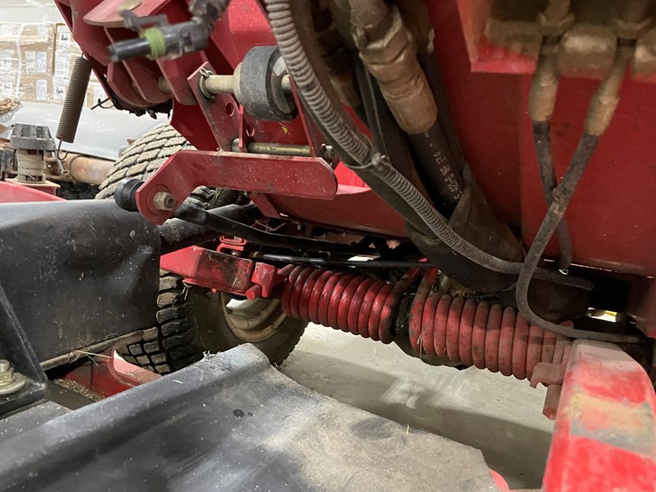 toro-groundsmaster-325d-image-10